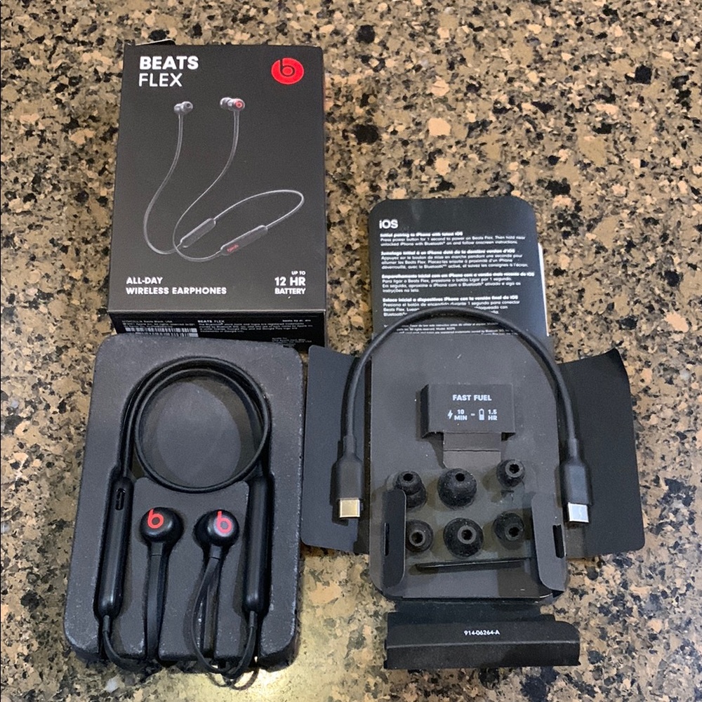 Beats Flex Wireless Earphones - Black New in Box